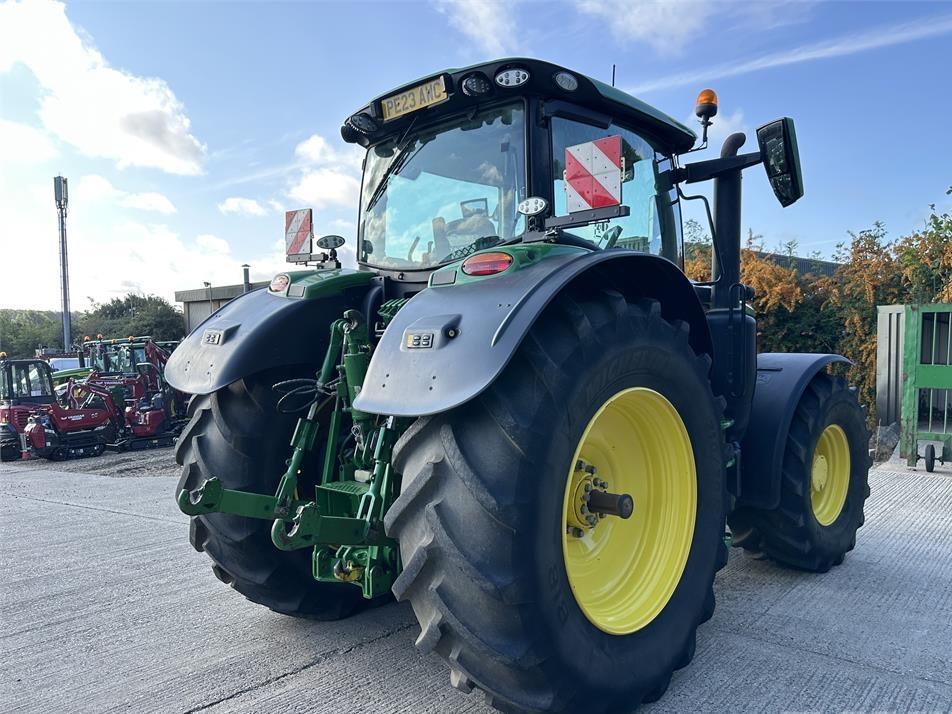 Tractor - John Deere 6R215