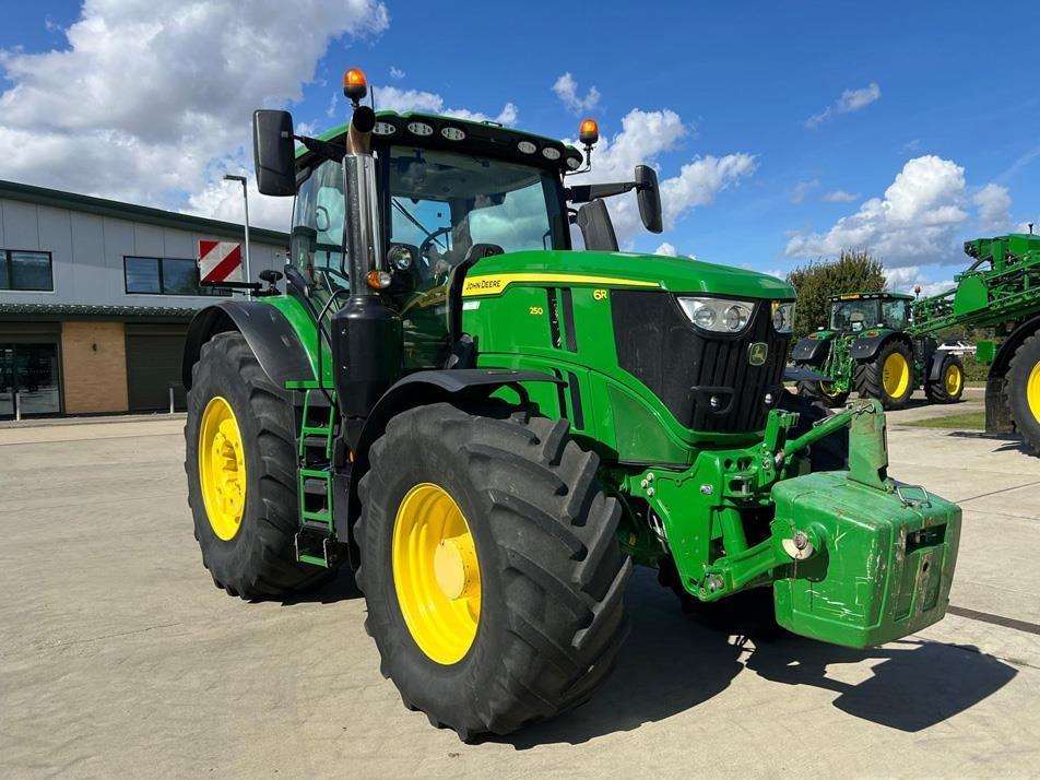 Tractor - John Deere 6R250