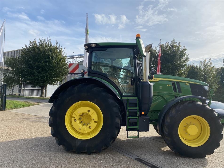 Tractor - John Deere 6R250