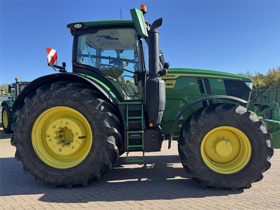 Tractor - John Deere 6R250