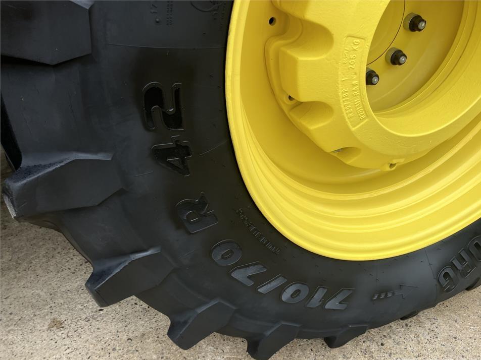 Tractor - John Deere 7R 310