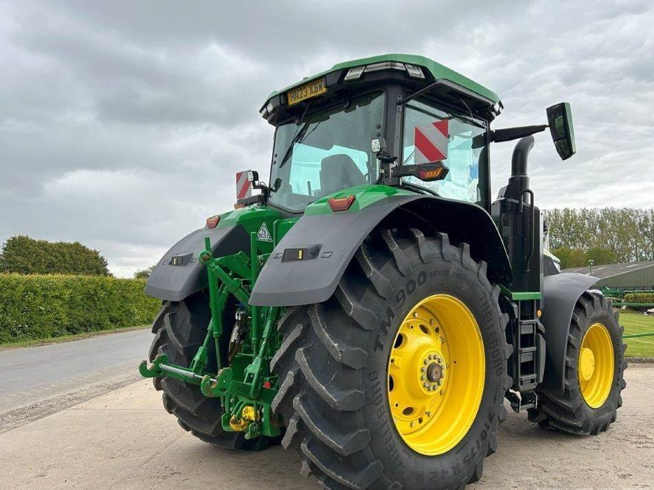 Tractor - John Deere 7R310