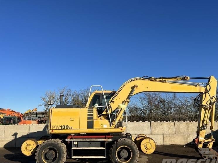 Excavator pe roti - Komatsu PW130-6