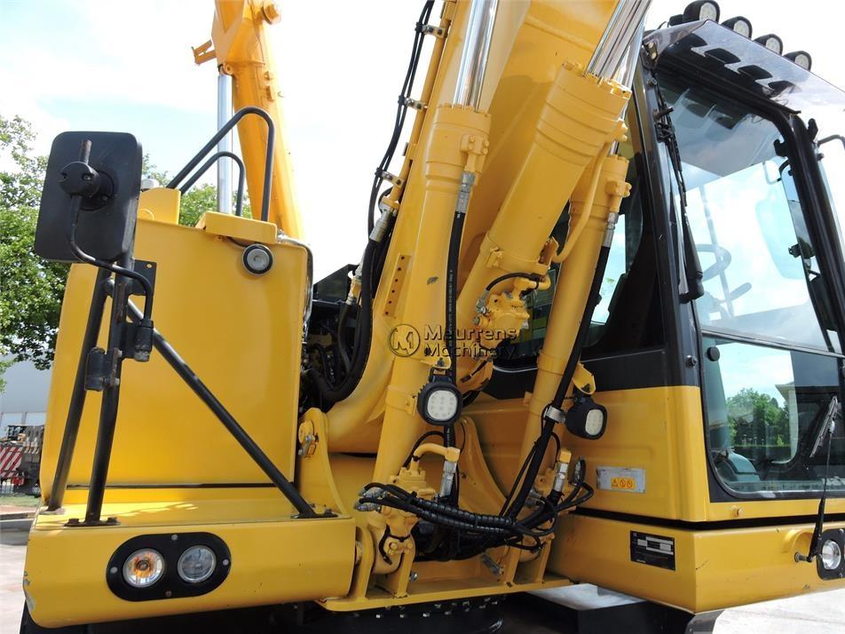 Excavator pe roti - Komatsu PW148