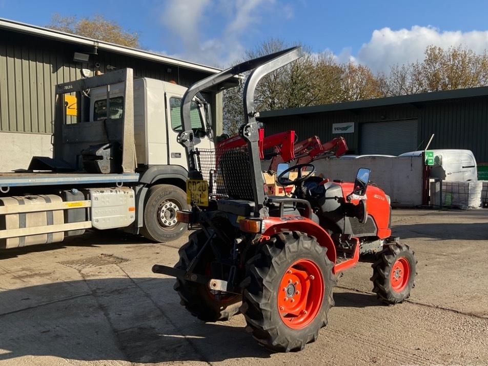 Tractor - Kubota B 2261
