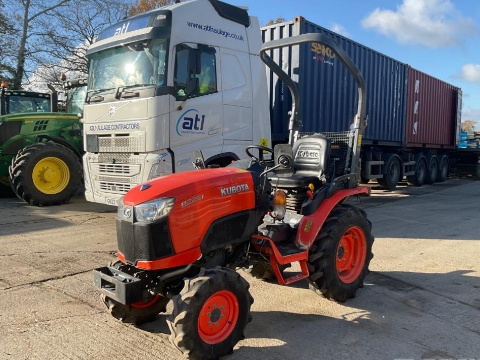 Tractor - Kubota B 2261