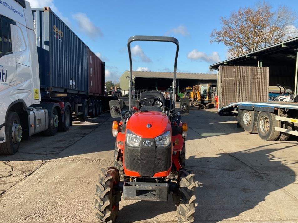 Tractor - Kubota B 2261