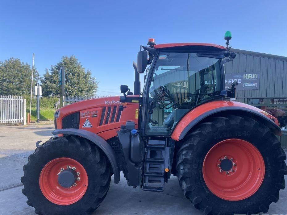 Tractor - Kubota M 7153