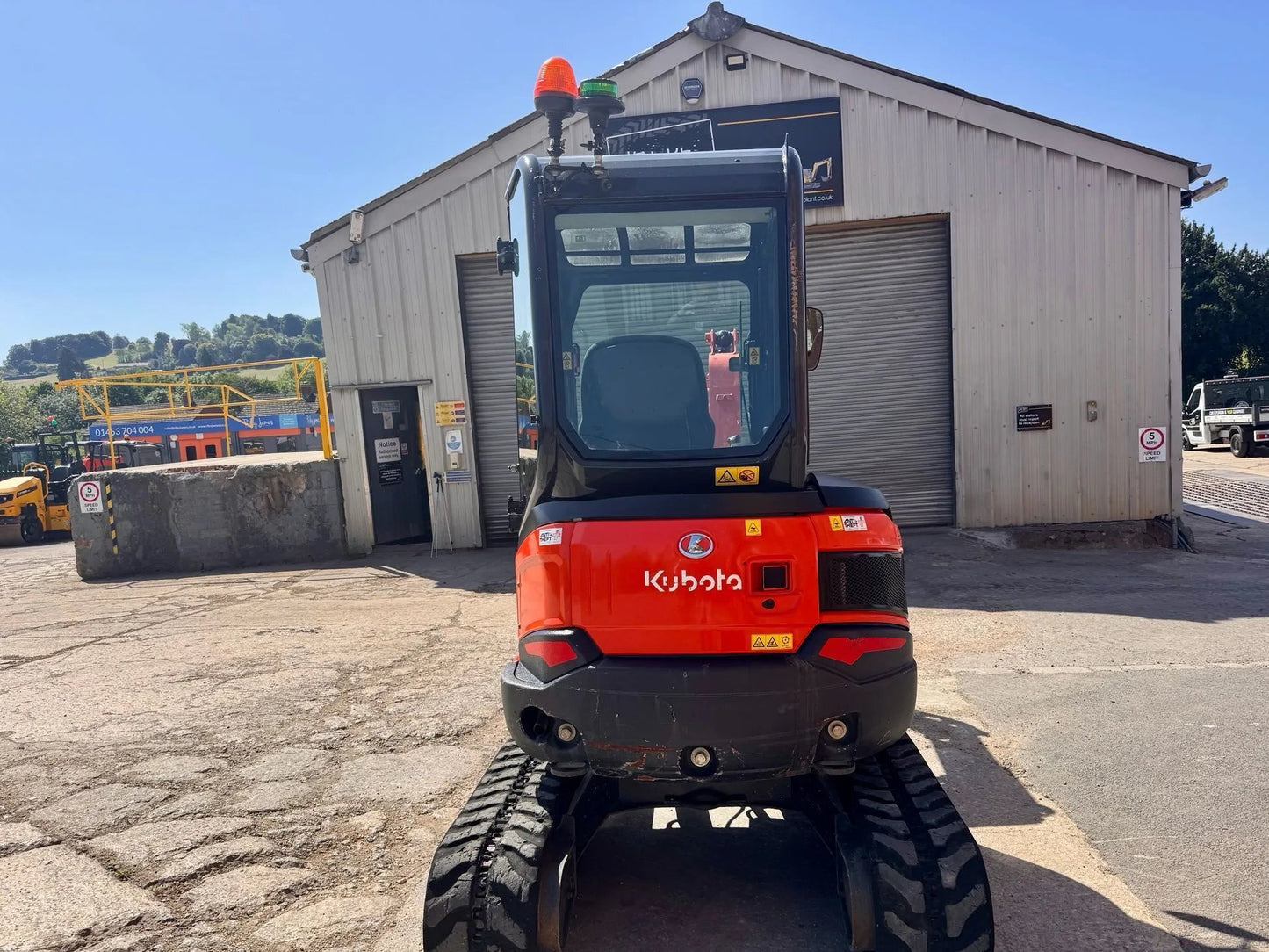 Utilaj - Kubota U27 - VASTech Machinery