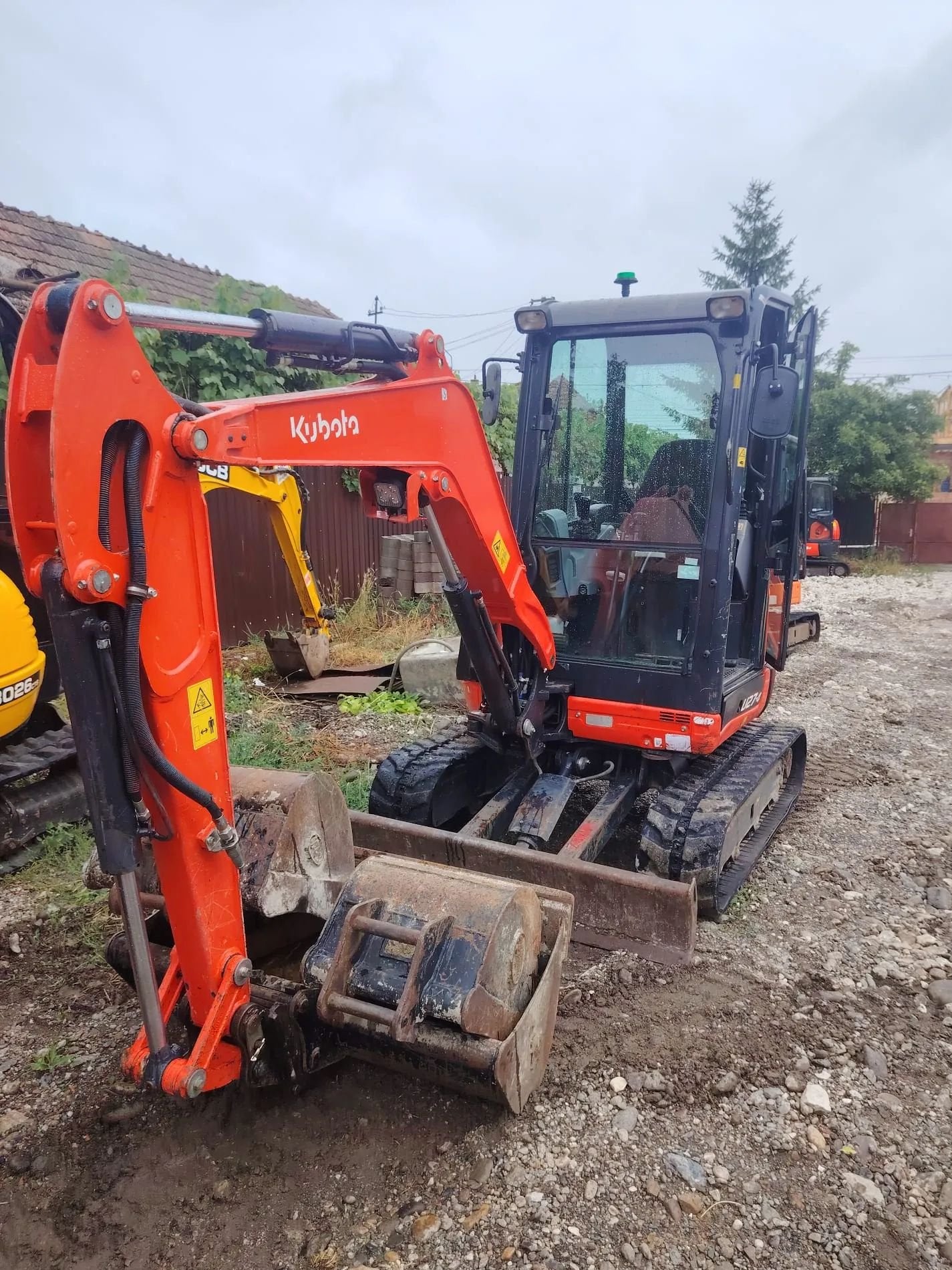 Kubota U27