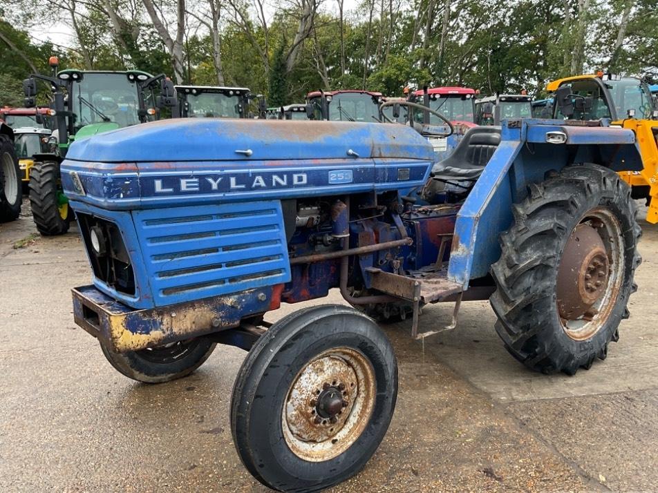 Tractor - Leyland 253