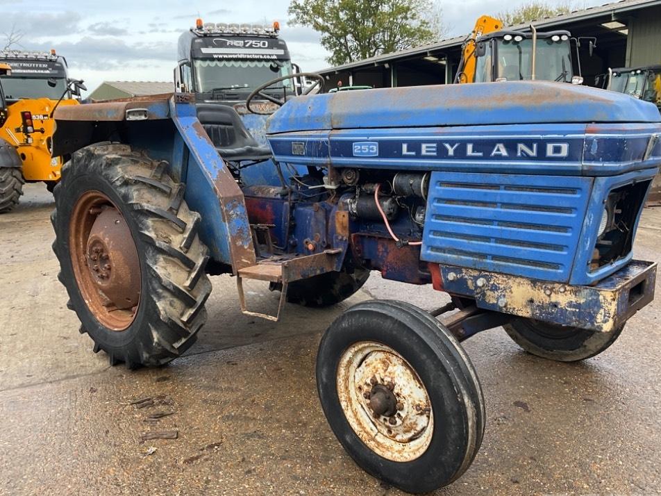 Tractor - Leyland 253