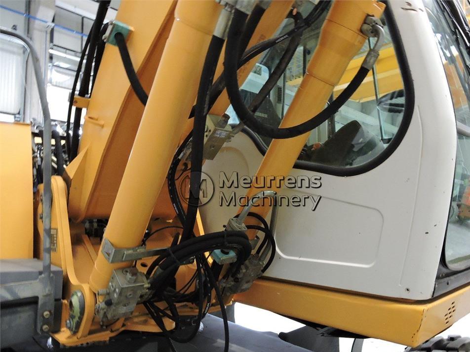 Excavator pe roti - Liebherr A312