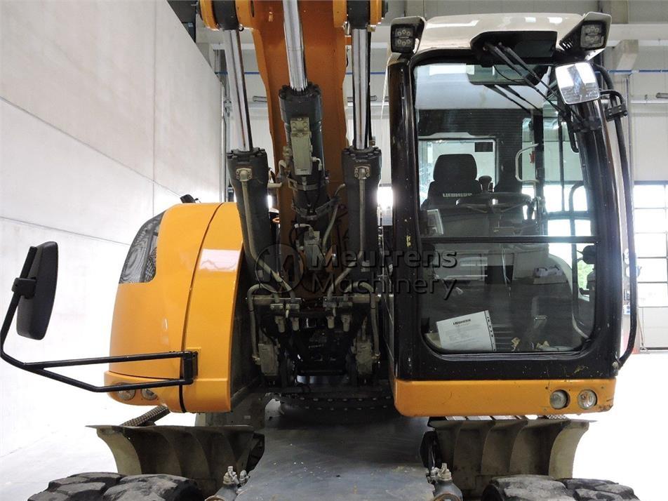 Excavator pe roti - Liebherr A918