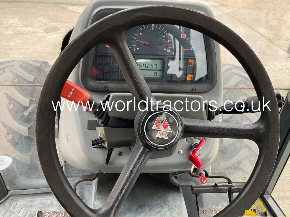 Tractor - Massey Ferguson 4235