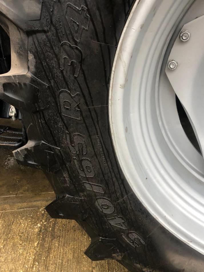 Tractor - Massey Ferguson 4710M CAB