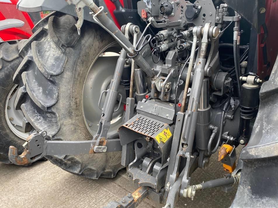 Tractor - Massey Ferguson 5711