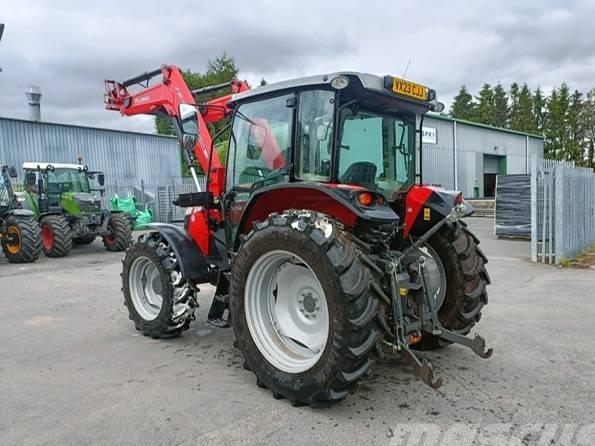 Tractor - Massey Ferguson 5711M CAB