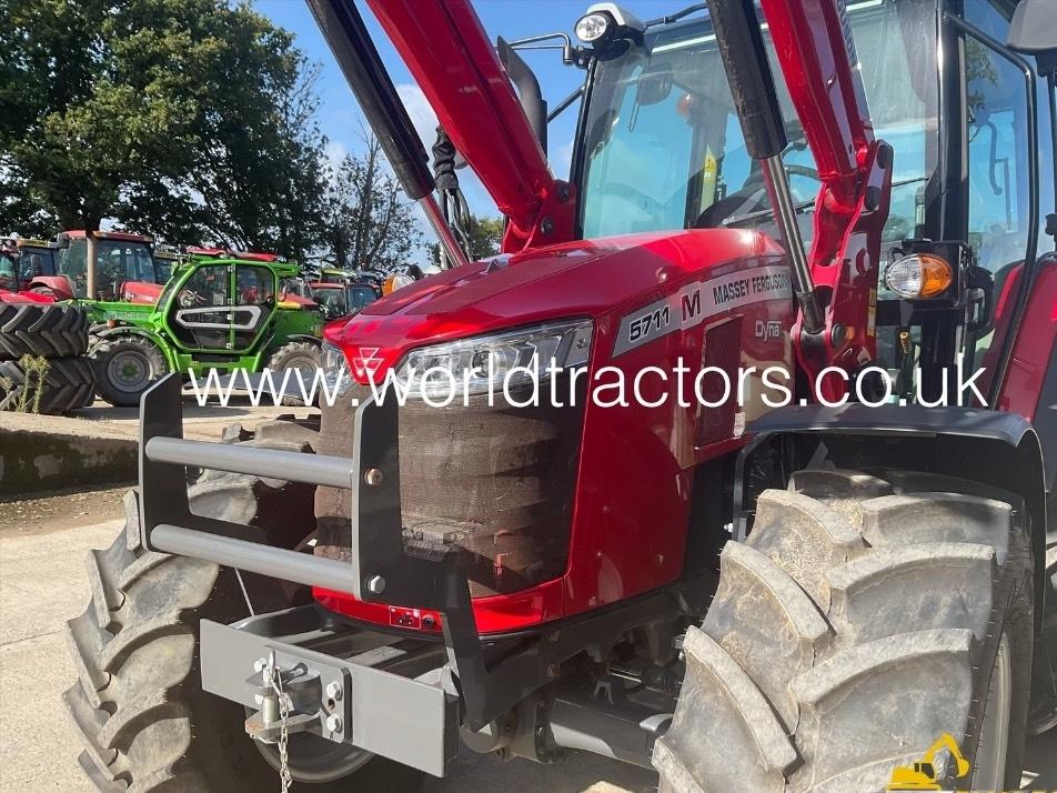 Tractor - Massey Ferguson 5711M