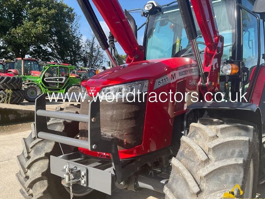 Tractor - Massey Ferguson 5711M