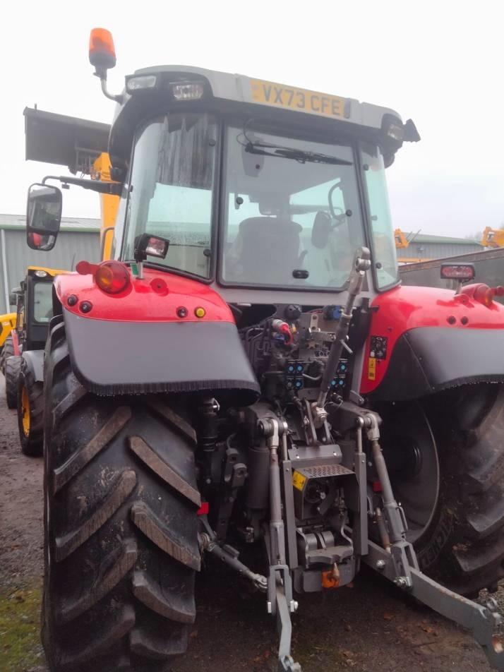 Tractor - Massey Ferguson 5S.125