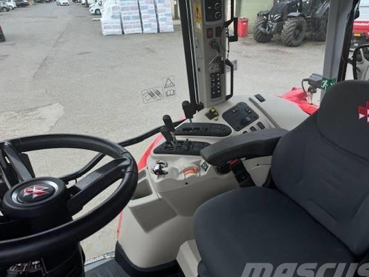 Tractor - Massey Ferguson 5S.145