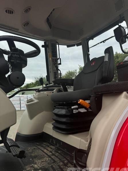 Tractor - Massey Ferguson 5S.145