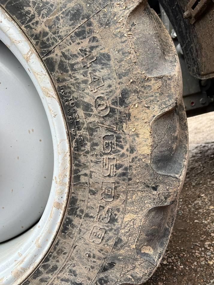 Tractor - Massey Ferguson 6713S ESD6