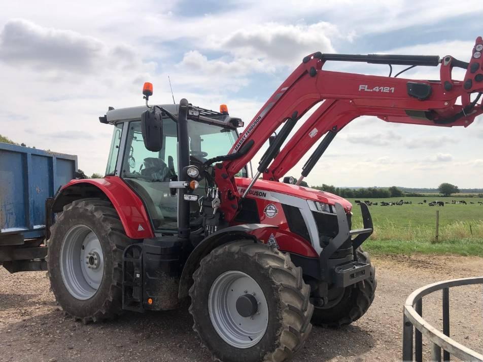 Tractor - Massey Ferguson 6S.135