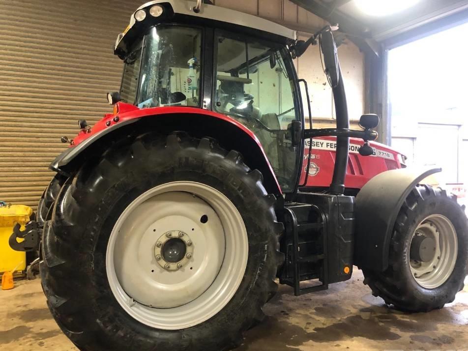 Tractor - Massey Ferguson 7718