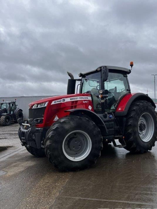 Tractor - Massey Ferguson 8740 SEXDV