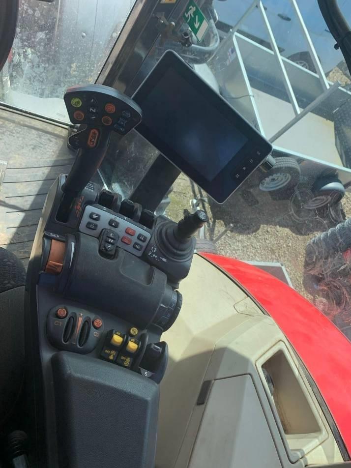 Tractor - Massey Ferguson 8740S