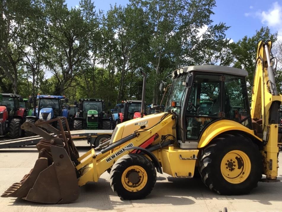 Buldoexcavator - New Holland B 110