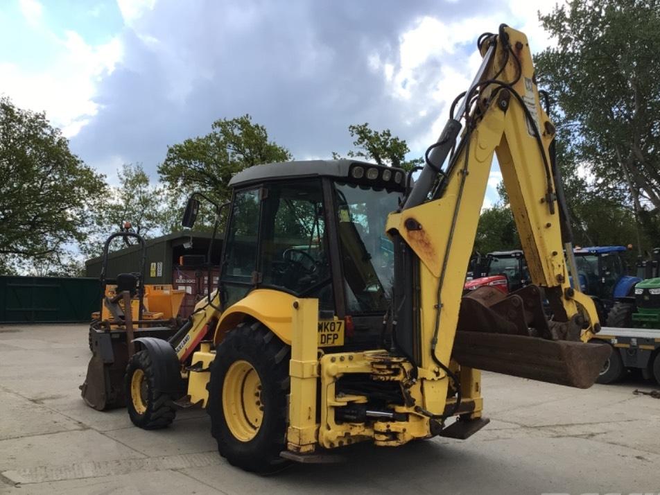 Buldoexcavator - New Holland B 110