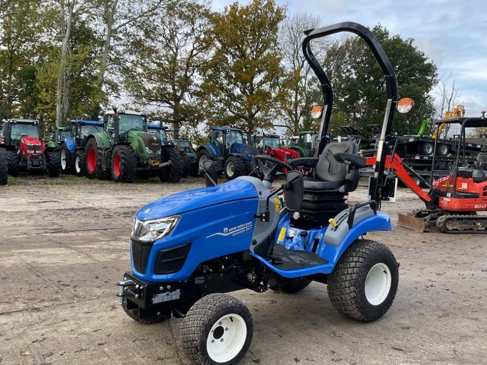 Tractor - New Holland Boomer 25