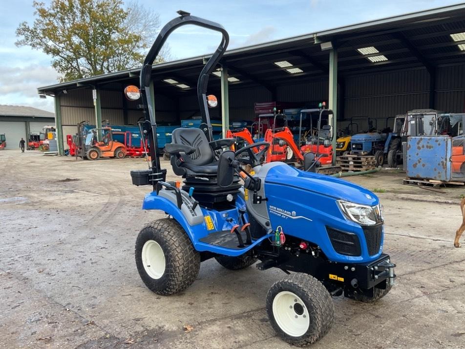 Tractor - New Holland Boomer 25