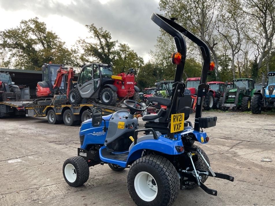 Tractor - New Holland Boomer 25