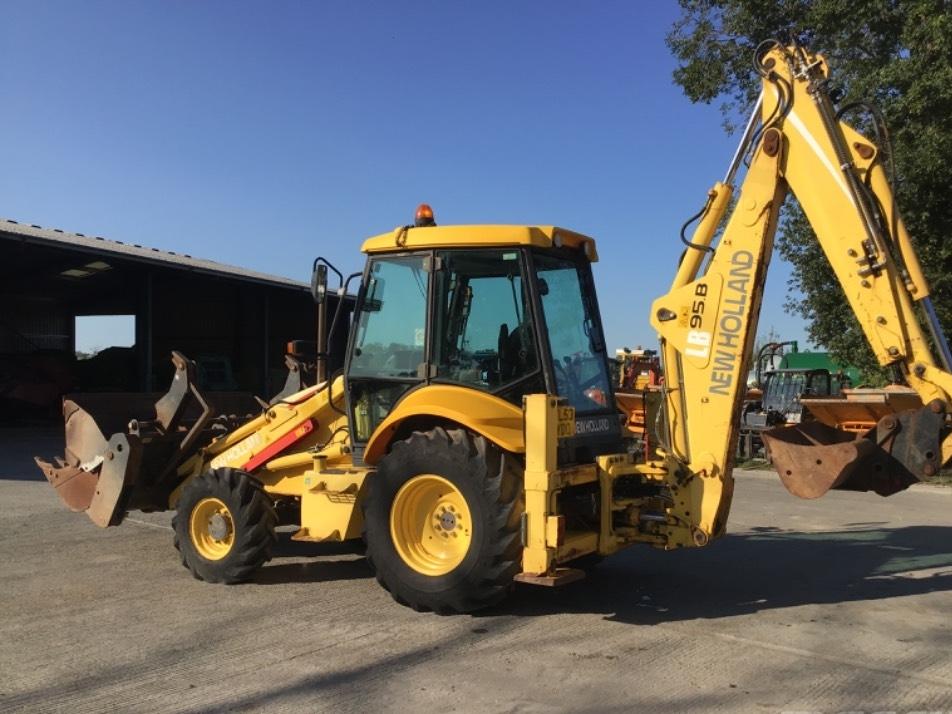 Buldoexcavator - New Holland LB 95 B-4 PT