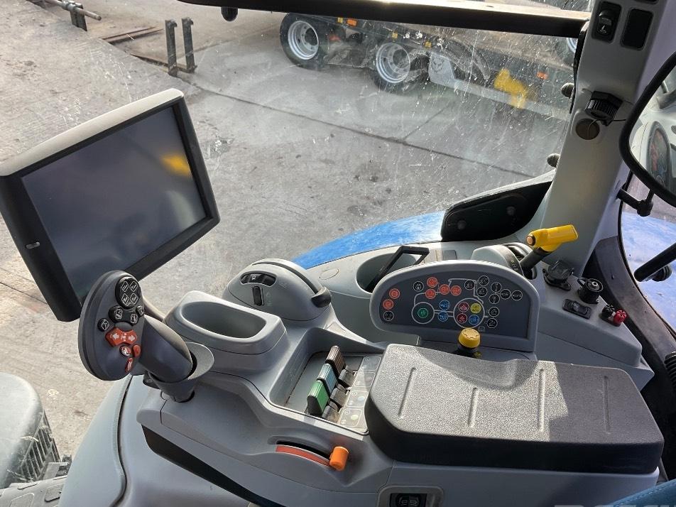 Tractor - New Holland T 7.210