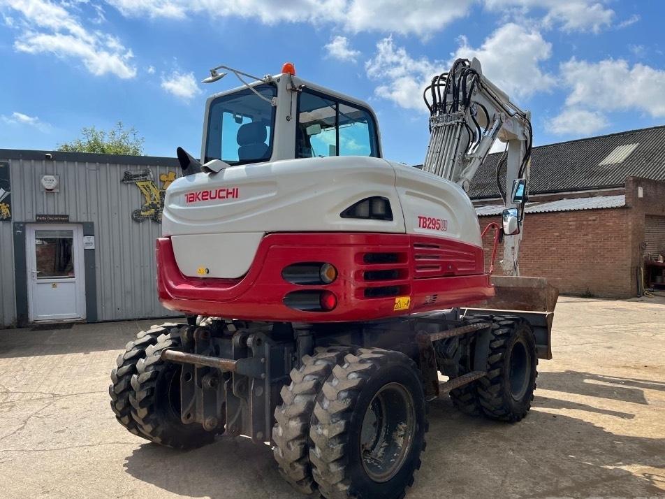 Excavator pe roti - Takeuchi TB295W