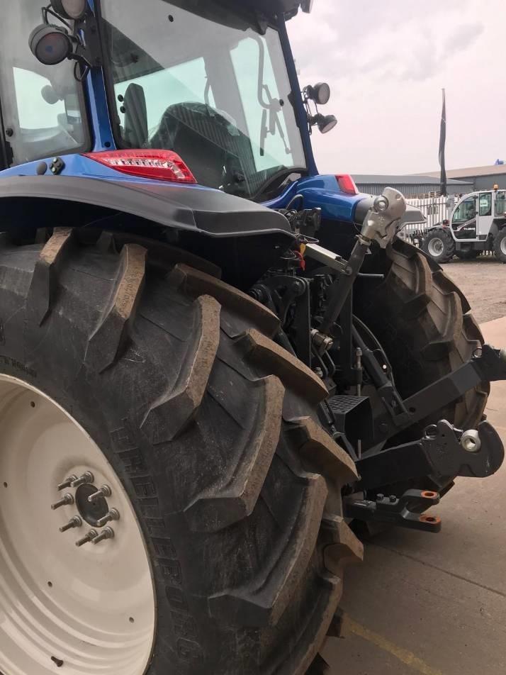 Tractor - Valtra G 135 A