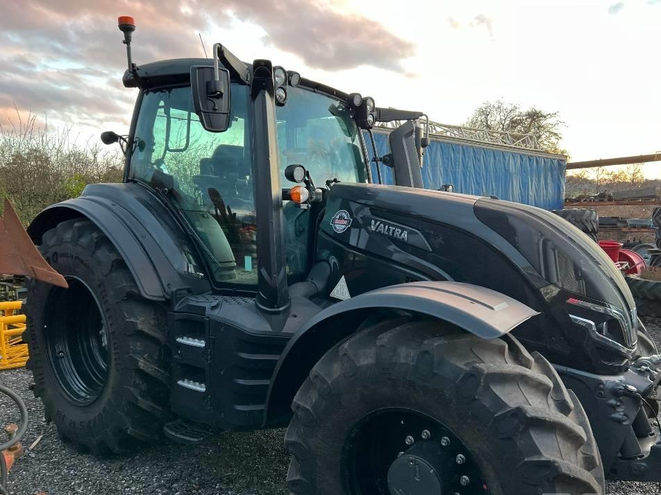 Tractor - Valtra T 235 Direct