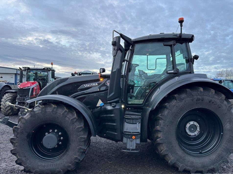 Tractor - Valtra T 235 Direct