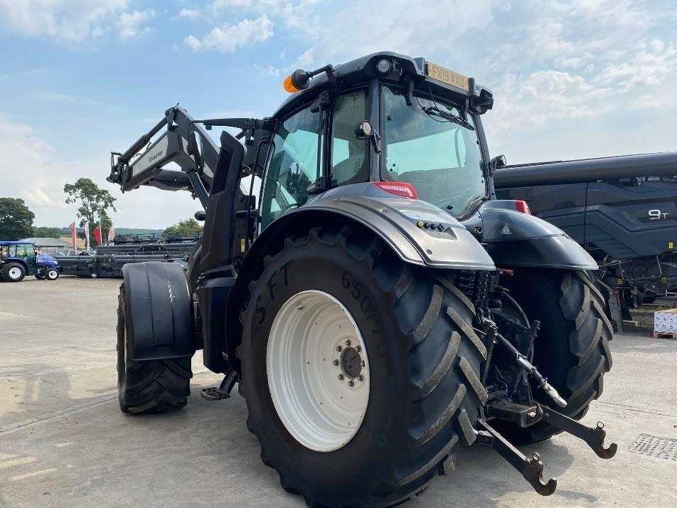 Tractor - Valtra T214 Versu