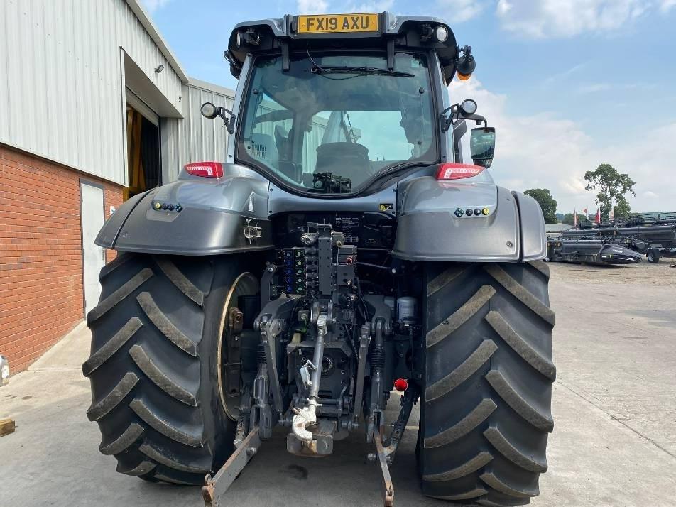 Tractor - Valtra T214 Versu