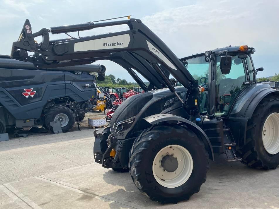 Tractor - Valtra T214 Versu