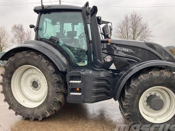 Tractor - Valtra T214 Versu