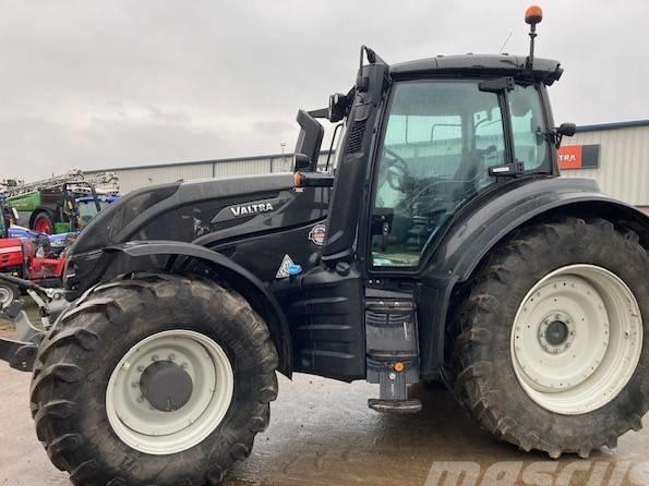 Tractor - Valtra T214 Versu