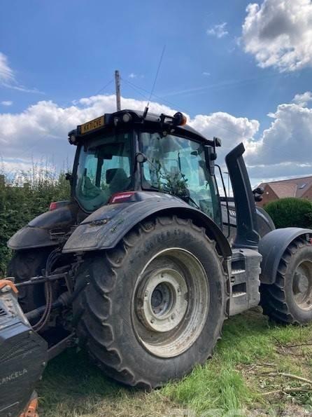 Tractor - Valtra T235V