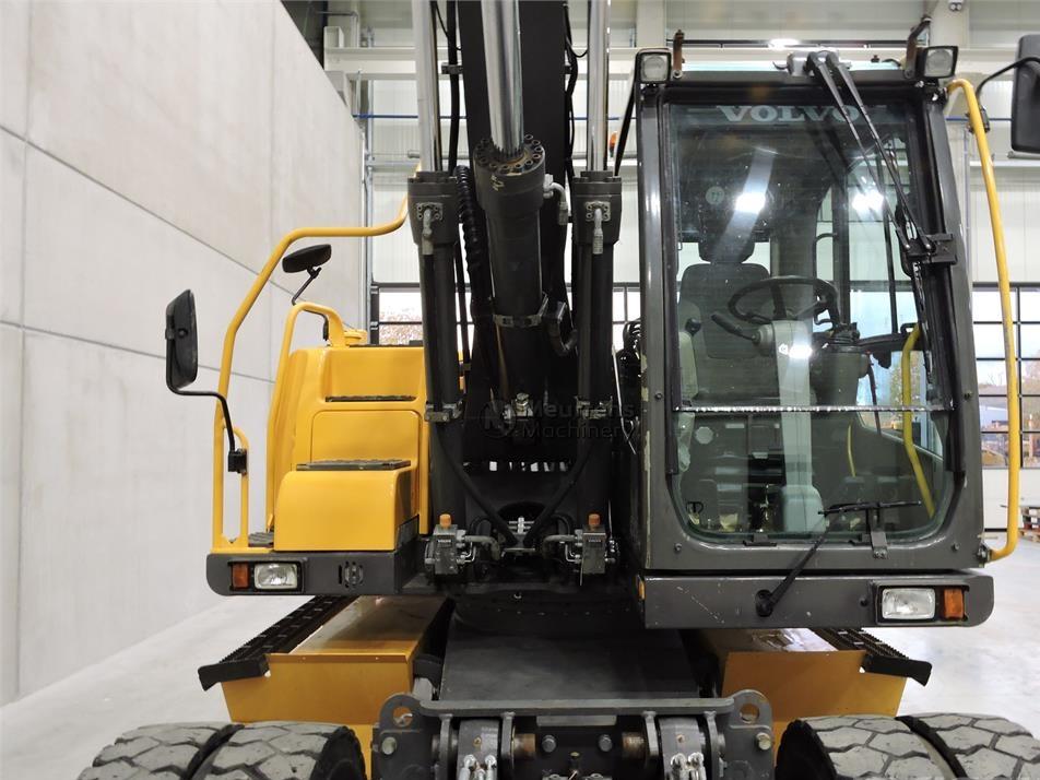 Excavator pe roti - Volvo EW140C